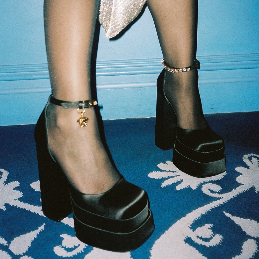 Versace Medusa Aevitas platform pumps // sz 38